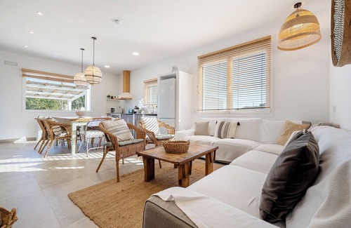 Sant Jaume d'Enveja House | Cozy Holiday Home 'Mas Midó' with Mountain Views & Wi-Fi