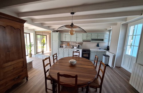 Fontaine Chalendray House | Relaxing Holiday Home 'Gite L'ouche De Mai' with Pool