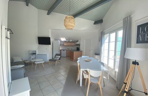 Le Chateau-d'Oleron House | Inviting Holiday Home 'Vacances Au Château D'Oléron' Awaits