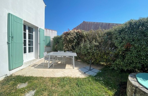 Le Chateau-d'Oleron House | Inviting Holiday Home 'Vacances Au Château D'Oléron' Awaits