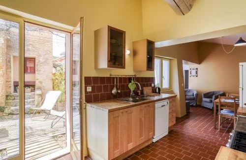 Saint-Saturnin-les-Apt House | Pet-Friendly Holiday Home Le Puits Du Geai-2, Rated 9.7/10