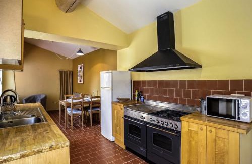 Saint-Saturnin-les-Apt House | Pet-Friendly Holiday Home Le Puits Du Geai-2, Rated 9.7/10