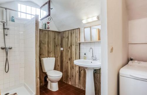 Saint-Saturnin-les-Apt House | Pet-Friendly Holiday Home Le Puits Du Geai-2, Rated 9.7/10