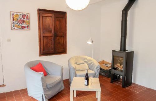 Saint-Saturnin-les-Apt House | Pet-Friendly Holiday Home Le Puits Du Geai-2, Rated 9.7/10