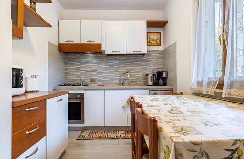 Pieve House | Inviting 'Casa Elena' with Lake View and Private Garden