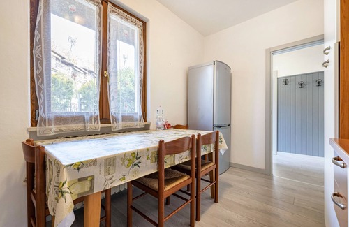 Pieve House | Inviting 'Casa Elena' with Lake View and Private Garden