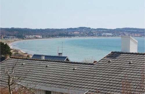 Egsmark Strand House | Inviting Ebeltoft Retreat with Sauna & Family-Friendly Perks