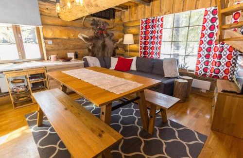 Salla House | Family-Friendly Holiday Home Örtsylä b with Hot Tub