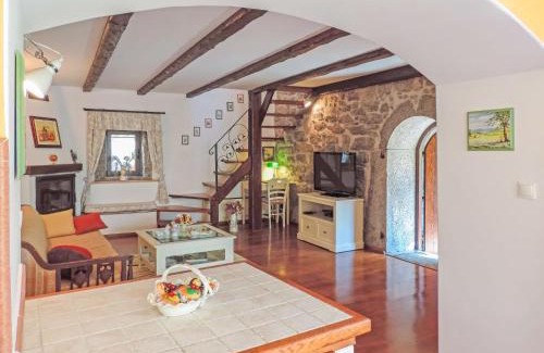 Matulji House | Cozy Holiday Home Škalniški: Rated 9.9 with Pool & Hot Tub