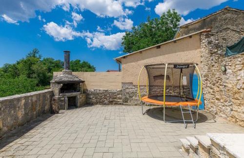 Kircija House | Discover Holiday Home Šterna: Guest Rated 9/10 & Pet Friendly