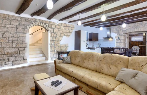 Kircija House | Discover Holiday Home Šterna: Guest Rated 9/10 & Pet Friendly