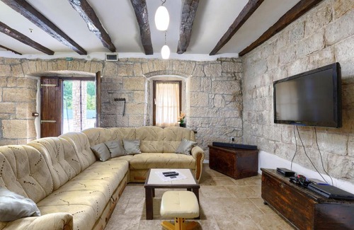 Kircija House | Discover Holiday Home Šterna: Guest Rated 9/10 & Pet Friendly