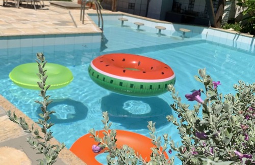 Pouso Alegre Buraquinho House | Beachside Holiday Home with Pool & Ocean View, 8.2/10 Rated