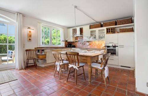 Pantow House | Elegant Holiday Home "5 Sterne Reetdachhaus Wildröschen" Retreat