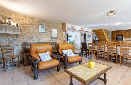 Penmarch House | Holiday Home 800 m From the Beach with Private Terrace and Private Garden