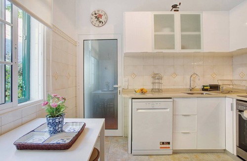 Santa Luzia House | Seaside Retreat 'A Minha Casa' with Private Terrace & Wi-Fi