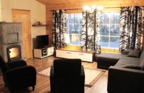 Posio House | Idyllic Holiday Home Akanlampi - Pet Friendly Retreat