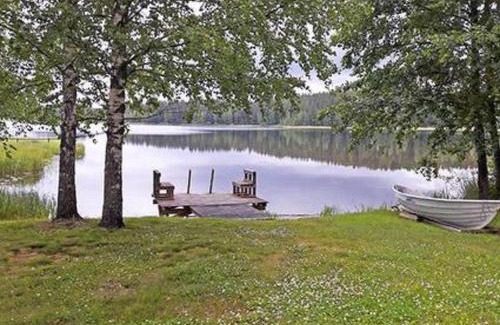 Asikkala House | Pet-Friendly Holiday Home Alahuone with Hot Tub & Kitchen