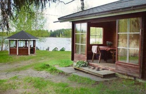 Asikkala House | Pet-Friendly Holiday Home Alahuone with Hot Tub & Kitchen