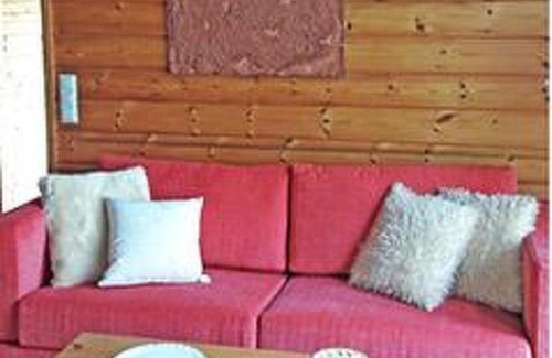Asikkala House | Pet-Friendly Holiday Home Alahuone with Hot Tub & Kitchen