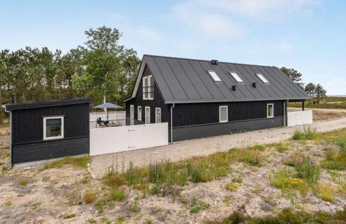 Læsø House | Cozy Holiday Home Alf - Steps from the Sea in NE Jutland