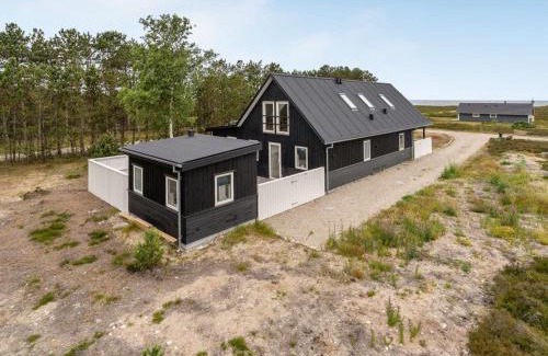 Læsø House | Cozy Holiday Home Alf - Steps from the Sea in NE Jutland