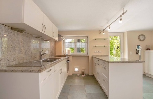 Altusried House | Pet-Friendly Holiday Home 'Allgäuperle' with Private Garden