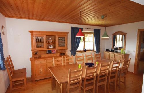 Albeck House | Inviting Holiday Home Almvilla with Pet-Friendly Amenities
