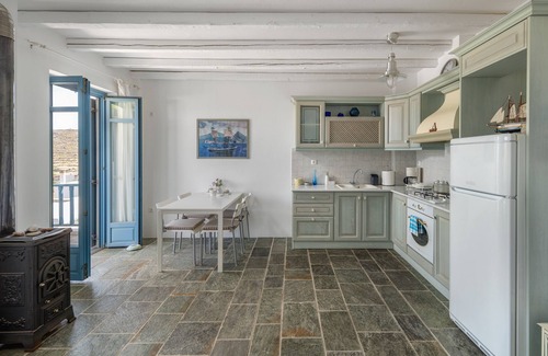 Livadi House | Holiday Home 'Almira 2' with Sea View, Wi-Fi and Air Conditioning