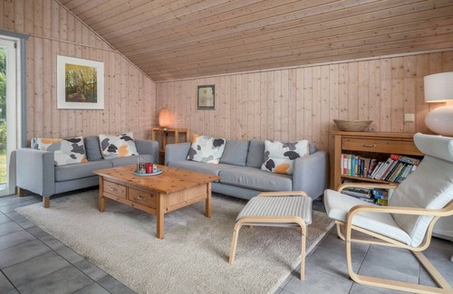Muritz House | Inviting Holiday Home Am Durland with Spa and Ocean View