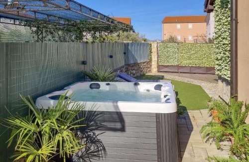 Polje House | Pet-Friendly Holiday Home Ana - MLK135 with Pool & Hot Tub