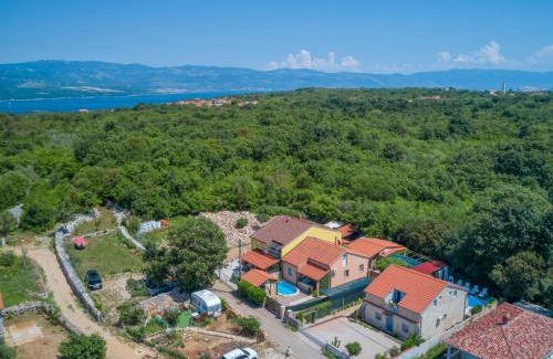 Polje House | Pet-Friendly Holiday Home Ana - MLK135 with Pool & Hot Tub