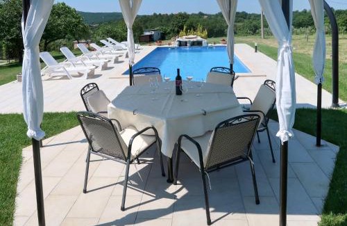 Gondolici House | Exceptional Holiday Home Andrea with Pool & Fireplace