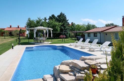 Gondolici House | Exceptional Holiday Home Andrea with Pool & Fireplace