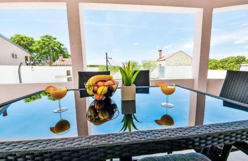 Smilcic House | Highly Rated Holiday Home Anić with Pool & Family Amenities