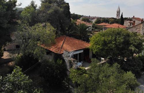 Supetar House | Excellent Oceanfront Holiday Home Anja with Pet-Friendly Perks