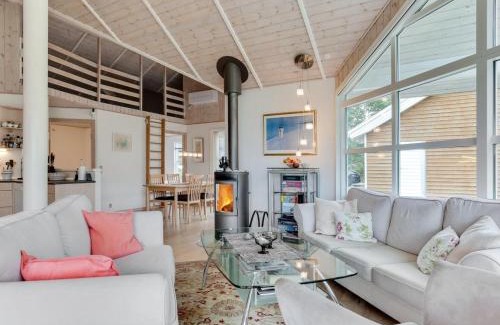 Hou House | Cozy Holiday Home Anjetta Near the Sea in NE Jutland