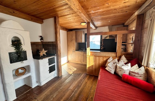 Gerlosbergeben House | Holiday Home 'Anton' with Mountain View, Private Terrace and Wi-Fi