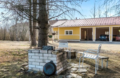 Pyhasalmi House | Cozy Holiday Home Aseman Saunatupa with Hot Tub & Pets Welcome