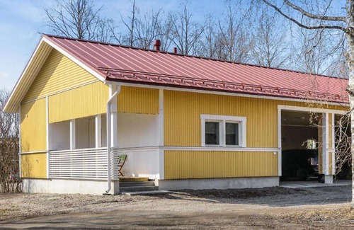 Pyhasalmi House | Cozy Holiday Home Aseman Saunatupa with Hot Tub & Pets Welcome