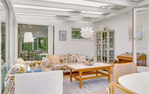 Hoeve Strand House | Beautiful Home in Asns with Family-Friendly Kitchen