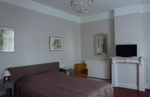 Ypres House | Prime Holiday Home Astrid Near Cathedral with Hot Tub
