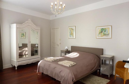Ypres House | Prime Holiday Home Astrid Near Cathedral with Hot Tub