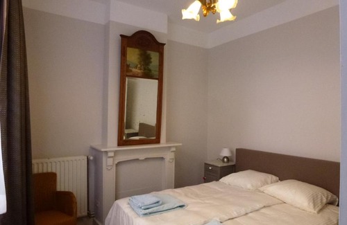 Ypres House | Prime Holiday Home Astrid Near Cathedral with Hot Tub