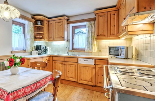 Matrei in Osttirol House | Cozy Holiday Home with Garden and Pet-Friendly Amenities