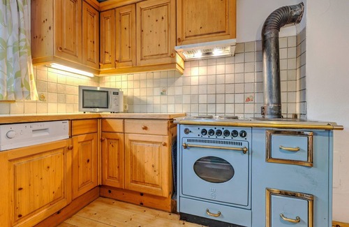 Matrei in Osttirol House | Cozy Holiday Home with Garden and Pet-Friendly Amenities