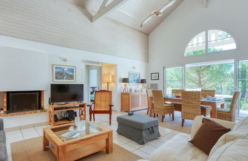 Lacanau-Ocean House | Guest Rated 10/10: Holiday Home Atlantic Green Awaits
