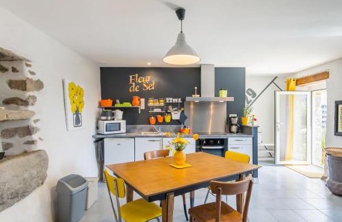 Tregunc House | Cozy Holiday Home Aven - Family Friendly Getaway