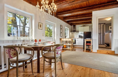 Groß Wokern House | Pet-Friendly Holiday Home "Backhaus" with Private Garden
