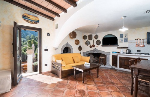 Dorgali House | Holiday Home 'Bados' with Mountain View, Pool and Air Conditioning